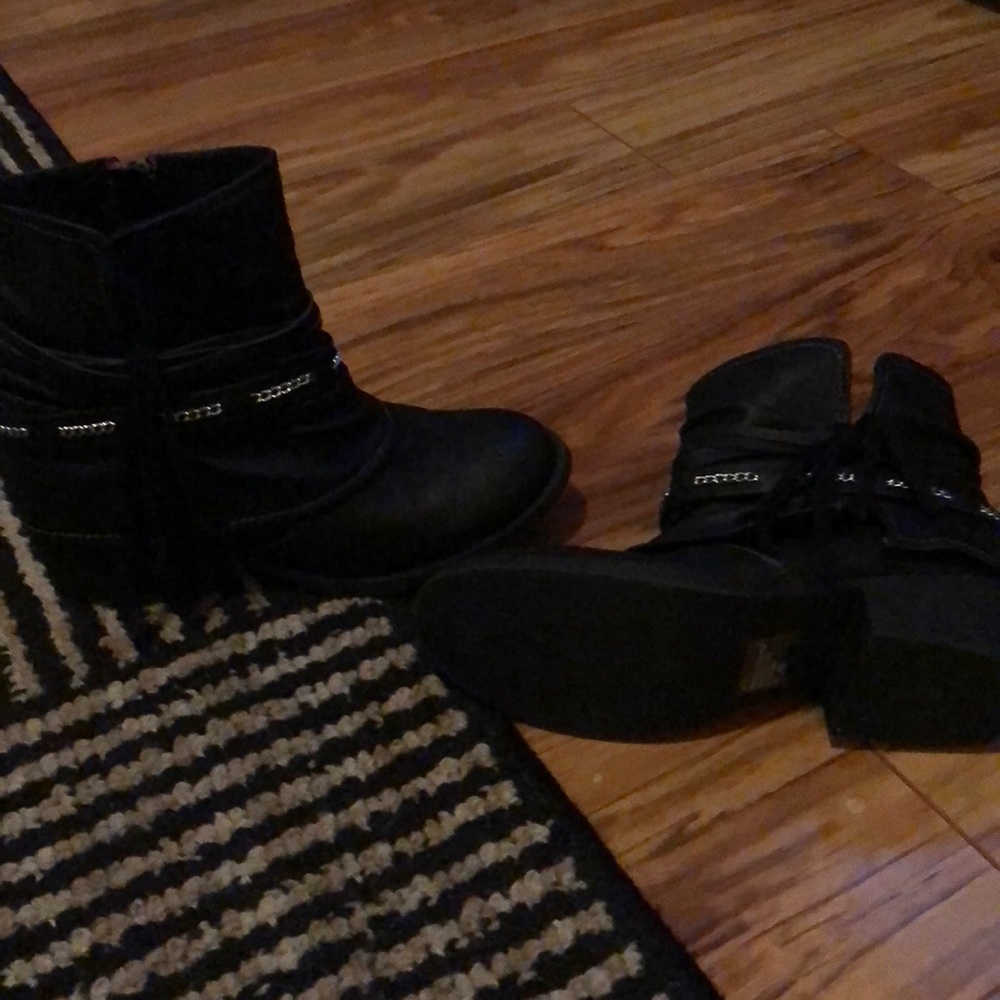 Girls boots